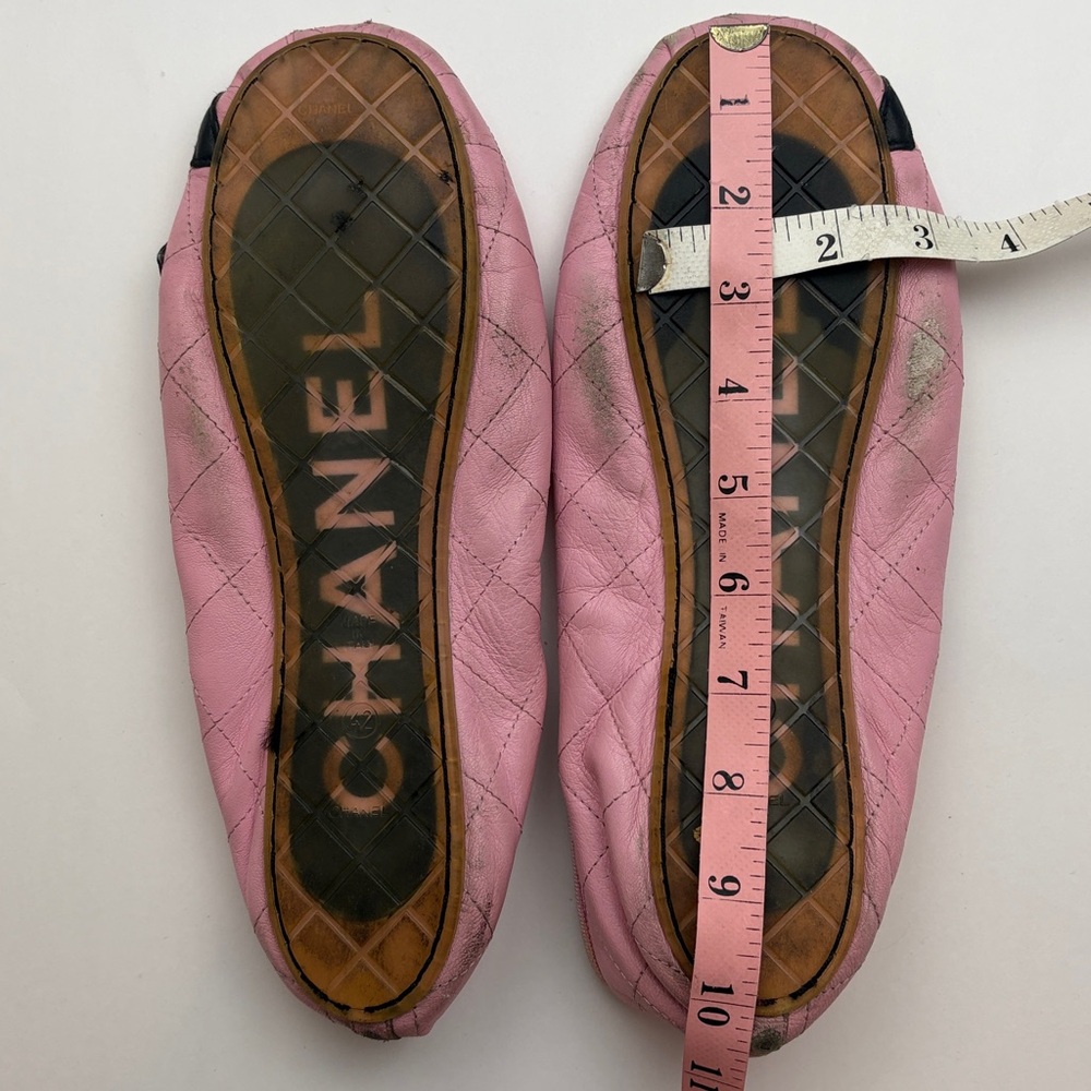 Vintage Authentic Chanel Cambon Ballet Flats~ in Pink/Black Quilted Leather - Picture 7 of 16